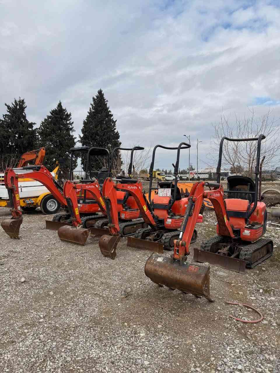 حەفارەی کابوتە حەجمی 17 مۆدێل 2018 
مەکینە 3 پستۆن  
شوێن سلێمانی 
*********** 
0️⃣7️⃣7️⃣0️⃣2️⃣2️⃣5️⃣2️⃣5️⃣2️⃣4️⃣ السليمانية, العراق
