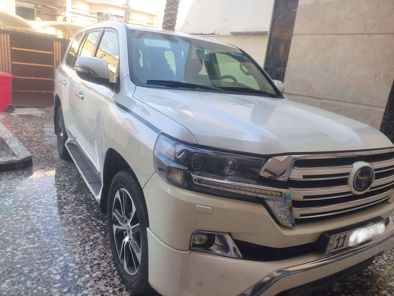 السلام عليكم
تويوتا لاندكروز 
2018 // ماشيه 97 ألف 
المحرك 4000 v6
رقم بغداد 
مواصفاتها /
. بصمه 
. سلايت روف 
. 3 شاشات 
.دبل ماوس 
. فور ويل 
. انظمه قياده 
. زراك امامي 
.8ايرباك 
. مري شفط  وقلاب عند الرجوع للخلف
اضويه ليزريه على دوسة الباب 
. ثلاجه 
. كشن جلد + كهرباء
. حساسات خلفيه أمامي 
بيها دعاميه اماميه وجاملغ امامي فقط صبغ غير مفتوح سياره جاهزه أي نقص مابيها رقم جديد انكليزي بغداد مميز باسمي هزه جديده  ويل كب لموديل 2021 
مكاني بغداد السيدية 
السعر4750 $(يعني 4 دفتر و75ورقه  دولار امريكي)
رقمي *********** وانساب
*********** واتساب
