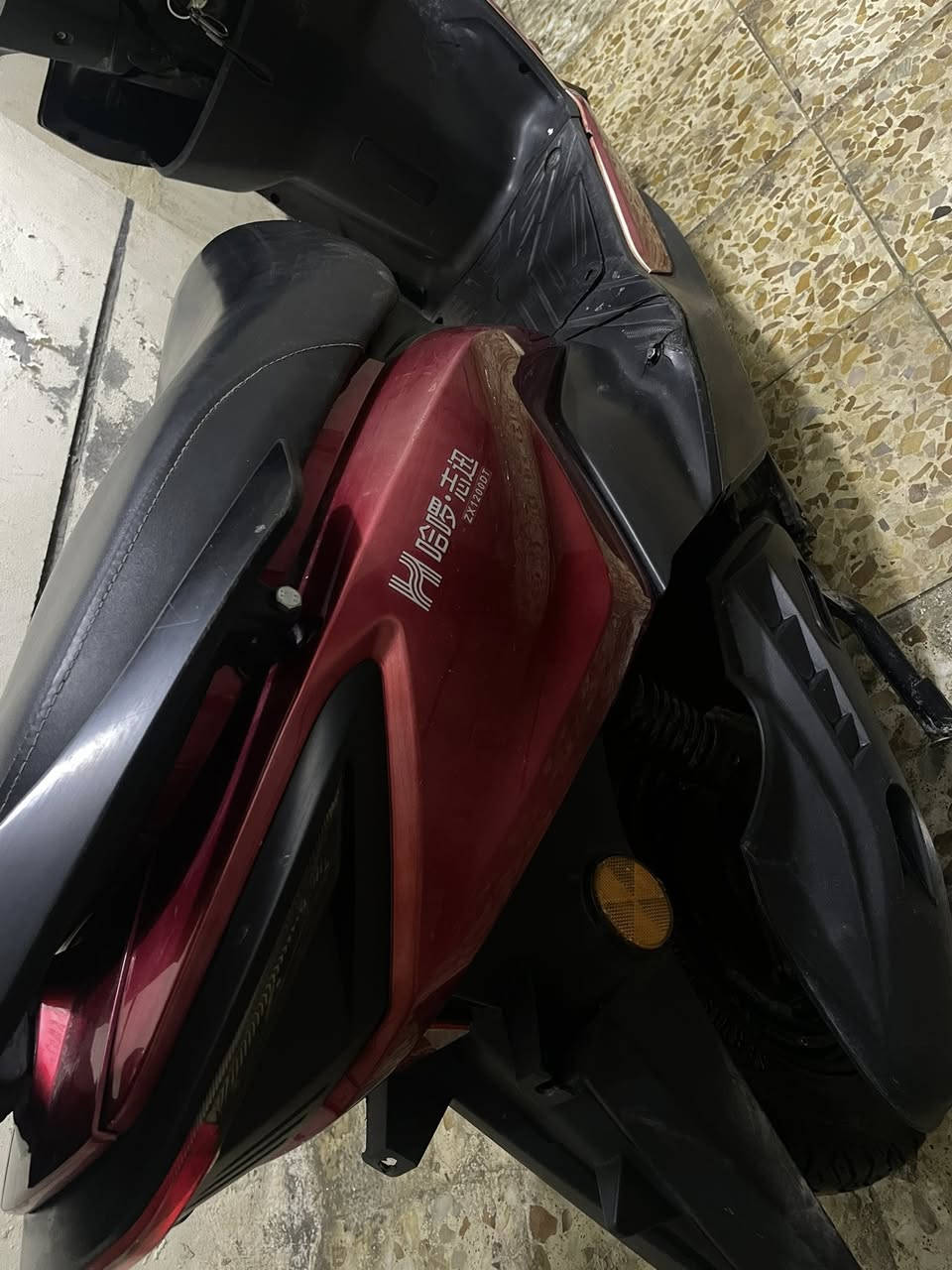 سلام عليكم دراجه شحن نظيفه خمس بطاريات جدد  تايرات جد د  اشاره يمنه يسره شغاله هورن قوي لايت زنون عالي وناصي لد  بينه نظام بP اول مشغله ونظام بR رقم ***********. وبيه واتساب  وسعر خاص ً
