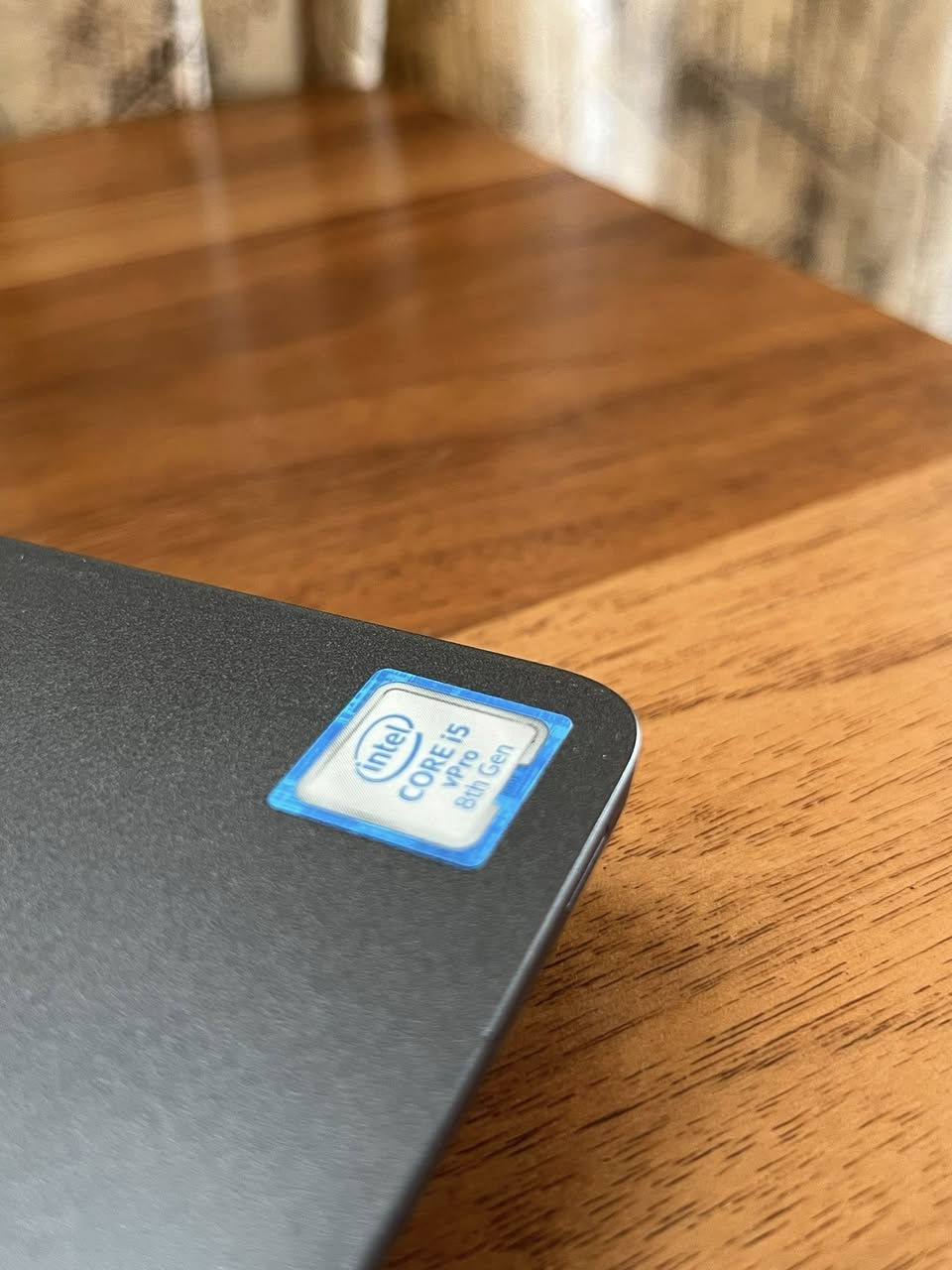 لابتوب DELL معالج حديث وشاشة 15.6
للبيع. 

اللابتوب جدا نضيف وادائة قوي ومواصفاته جدا عالية يفيد الي عنده دراسة او العاب او 
تصميم او غيرها من الاستعمالات.

اللابتوب مفول مواصفات وبي هواي تفاصيل
بصمة اصبع مدمجة بزر التشغيل
غالق كامرة سلايد  
الكيبورد ضوئي 
ارقام اضافية بجانب الكيبورد 

المواصفات :
المعالج intel cori 5
الجيل : الثامن
كرت الشاشة : intel UHD GRAPHICS
الرام : 8GB DDR4
الذاكرة ( الهارد ) : SSD 256 GB M.2
الشاشة : حجم 15.6 دقتها والألوان واضحة وتشغل 4K بالمشاهدة ضد التوهج ips فدشي كلش راقي.

المميزات:
شاشة 15.6 
بصمة اصبع مدمجة بزر التشغيل
ارقام اضافية بجانب الكيبورد 
كيبورد ضوئي تكدر تتحكم ب الدرجات مالتة
منصب عليه وندوز 11 برو مفعل مدى الحياة.
منصب عليه اوفس مفعل مدى الحياة .
كيبورد ميكانيكي عربي انكليزي ليزري .
كامرة امامية جدا واضحه. 
سماعات ستيريو
بطارية اللابتوب ليثيوم تطول وياك بالاستعمال المكثف اقل شي 4 ساعات
المنافذ :
منفذ التايب سي للبيانات
منفذ HDMI
منافذ USB ومنفذ Aux
منفذ LAN 
وغيرهن بعد .

الملحقات :
ملحقاتها كله كاملة وجديدة.
شاحنة اللابتوب الاصلية .
جنطة اللابتوب ماركة اصلية وبعدهي جديدة مامستعمله ابدا.

اللابتوب كلش نضيف ومواصفاته قوية وتصميمه سلم ومرتب .
ومابي أي نقص كيبورد سماعات انترنت شاشة كامرة كله شغال وممتاز ومابي اي نقص من اي ناحية.

السعر : 295 الف وبي مجال قليل .
مكاني النجف 
واليريدة توصيل هم موجود ان شاء الله

*********** بي واتساب

(لابتوب DELL جيل حديث حسابة لابتوبات للبيع النجف بغداد الموصل البصرة)
