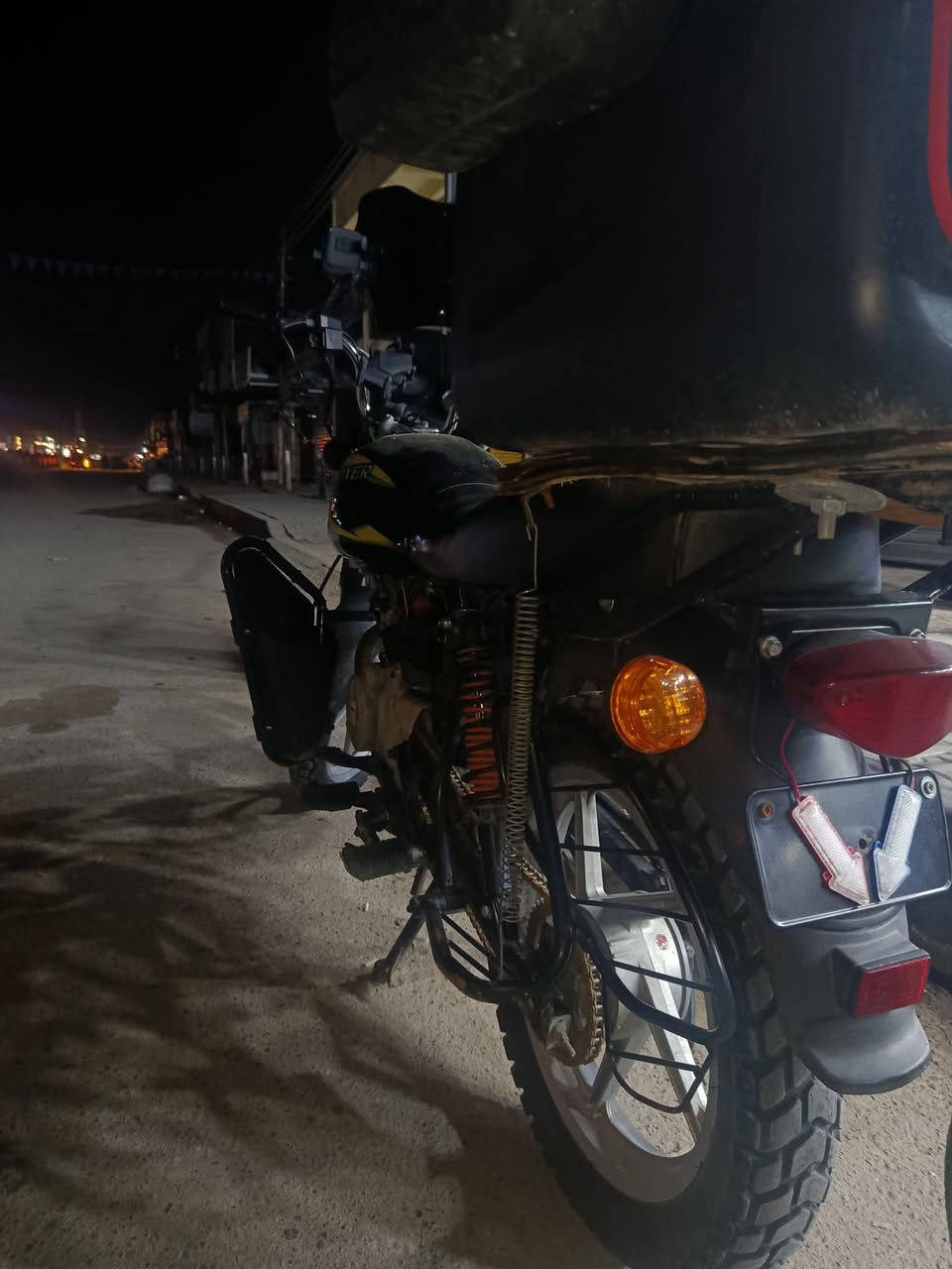 للبيع دراجه بوكسر دراجه اول واحد يجيني أبيعها كلشي بيها بلادي نضيفه ورزنه بالعافيه على الياخذها اوراق كامله بوجهك للترقيم سعر 750 للاستفسار الاتصال على الرقم *********** أو مراسله خاص
