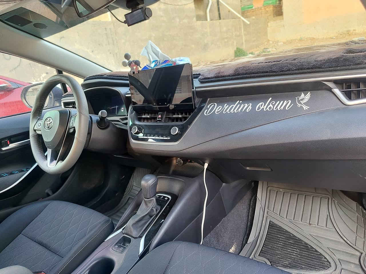 كورلا هايبرد ٢٠٢٥ بدون فتحه
مكفوله من كلشي
ماشيه ٢٦ الف وقابل للزياده
١٤٨ بيها مجال بسيط
مكان السياره حله
***********
