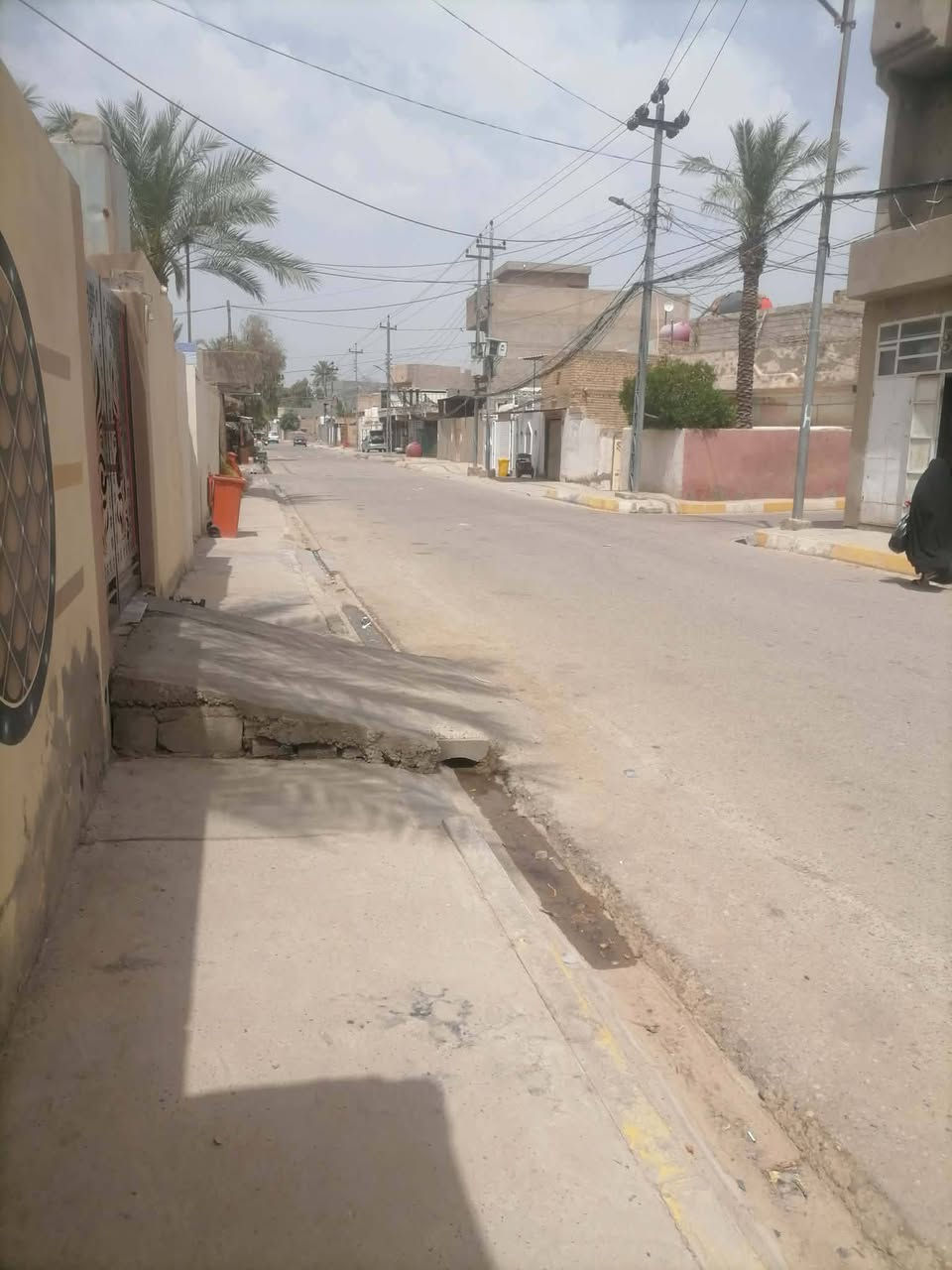 دار للبيع المساحه 210 طابو ملك خدمات كامله البيت قاطين كامل اي نقص مابي المكان بعقوبه بهرز شارع ادفاعي البيت خير من الله وستفسار عل هذه ارقم ***********
