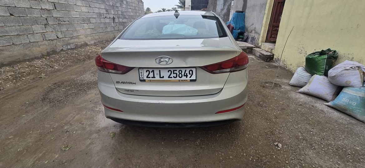 حجي مواصفاتها عادية 
 هونداي صالون النترا ٢٠١٧ 
محرك ٢٠٠٠ دوش 
اللون بيجي 
وارد امريكي 
الضرر فقط الصندوق (مصبوغ )
ماشية ١١٩ ميل 
محرك السيارة في حاله جيدة لا صرف ولا تبخير 
تحكم ستيرن 
مانع انزلاق 
مثبت سرعة 
رقم السيارة شمالي سليمانية 
سنوية ٢٠٢٩ شراي اتصل *********** واتساب
