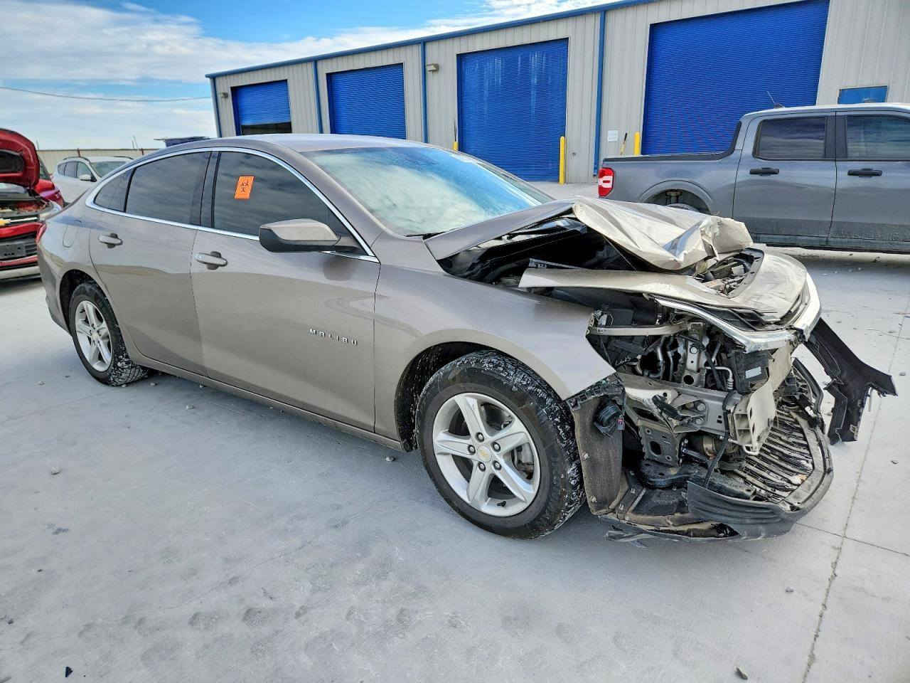 ماليبو موديل 24 بسعر جدا جدا مناسب واصل لعمان 52 ورقه مااعتقد اكو هيج سعر ماليبو شغاله وتمشي وحادثها شطح ليفوك الشراي يتصل ***********@

@إشارة
