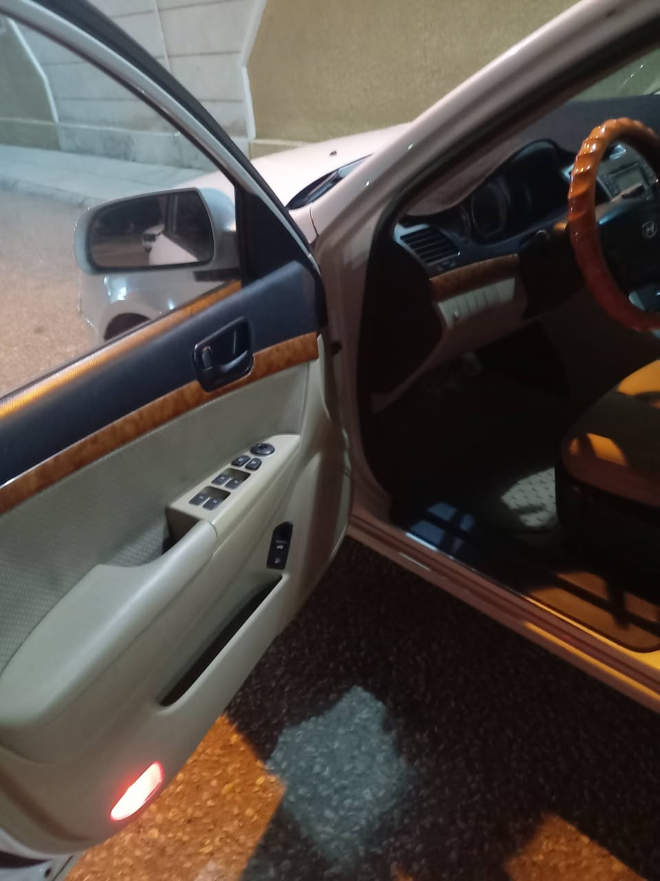 سوناتا 2010 خليجي رقم دولي بابل مكفوله عدا ال جاملغ الموضح بالصوره وجوه الباب شخط هم موضح بالسونار السياره حلوه كلش محرك 2000 السعر 123 وبيها مجال حگ الجيه الأتصال ***********
