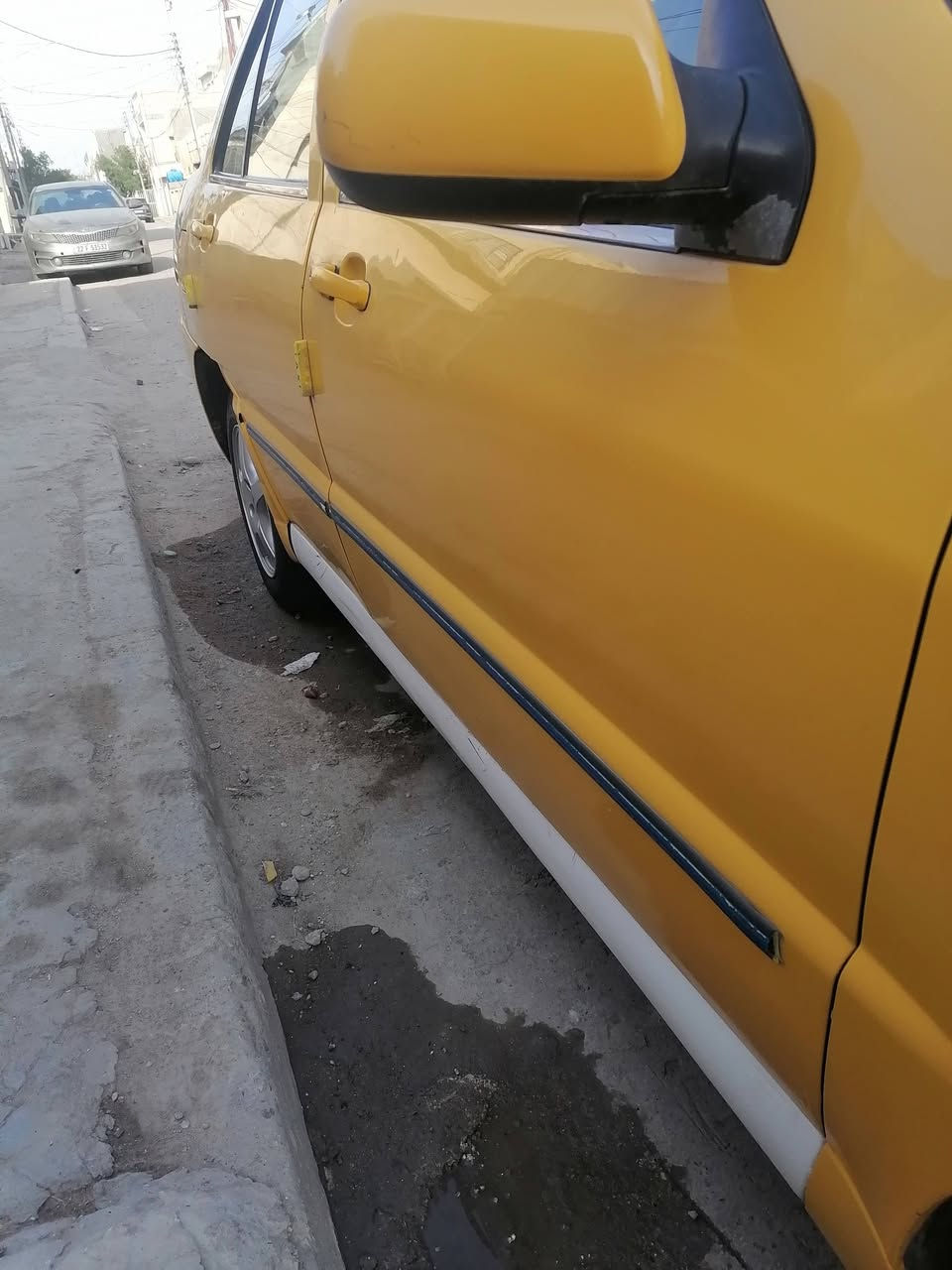 يا الله الهم صلي على محمد سياره شيري صفره كوين موديل 2010 السياره كامله تبريد و بدون صبغ نضافه كدامك الفابلون الابيض بلادي حاط فواكه فابلون عادي كير عادي مكينه بلاديه تخم تاير جديد صدر جديد وهيئه مصفره وسياره باسمي تحويل ثاني يوم محرك  تبيخر 38 وبيه مجال بسيط مكاني بغداد البياع للإتصال و الاستفسار اكثر اتصل ***********
