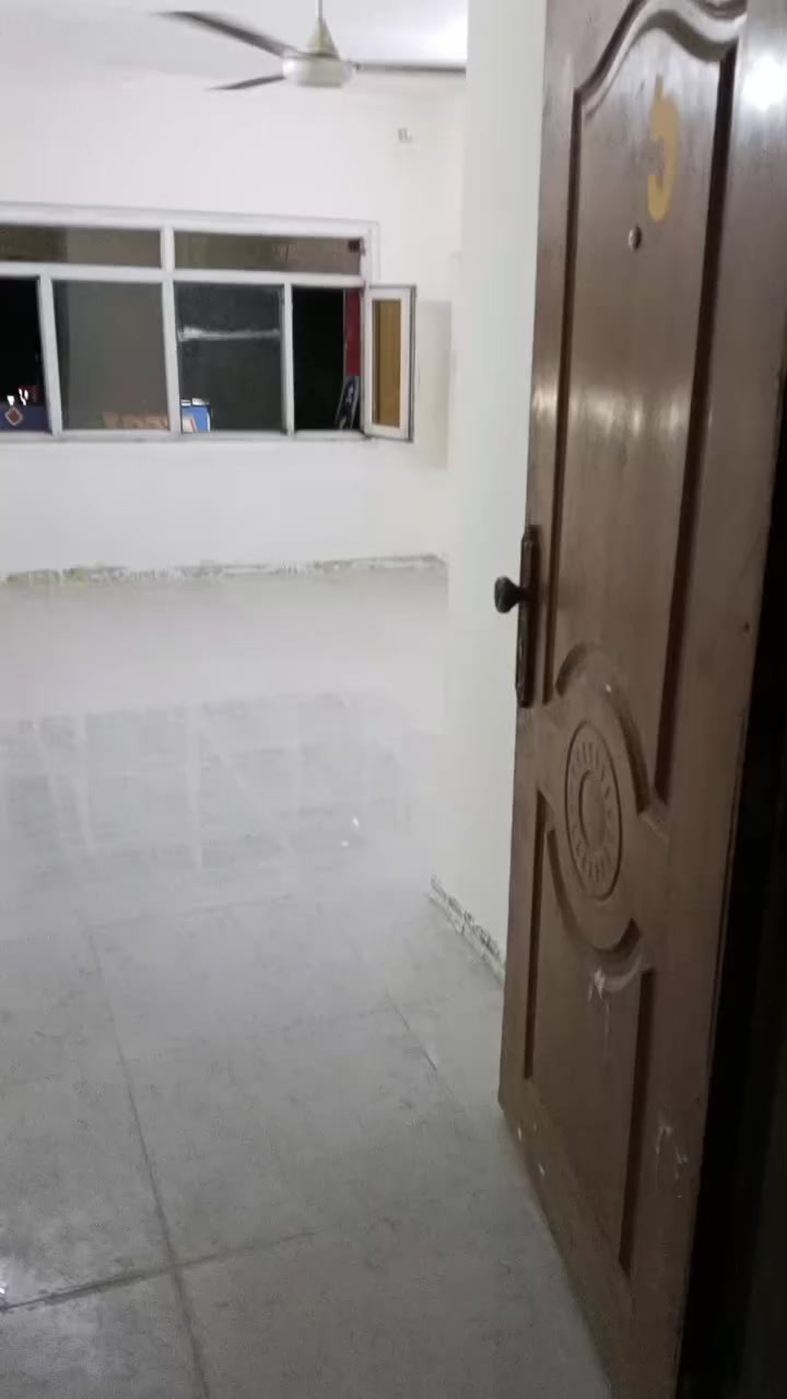 الايجار شقة طابق اول فوك الأرضي غرفتين وصالة وخدمات المكان الضباط مقابل مجمع الروان السعر 400 الاتصال ***********
