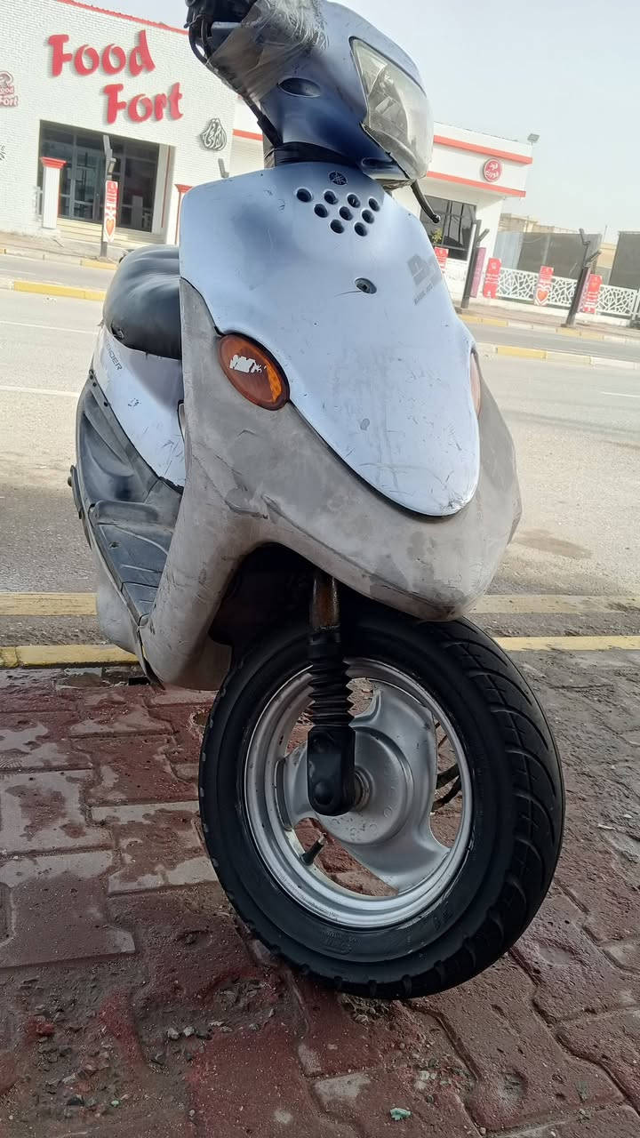 السلام عليكم
دراجه نوع بيجي 
دراجه حلوه نظيفه 
بس مكينه ما اكفلك 
شغاله وتمشي سعر٢٠٠
السماوة ***********
