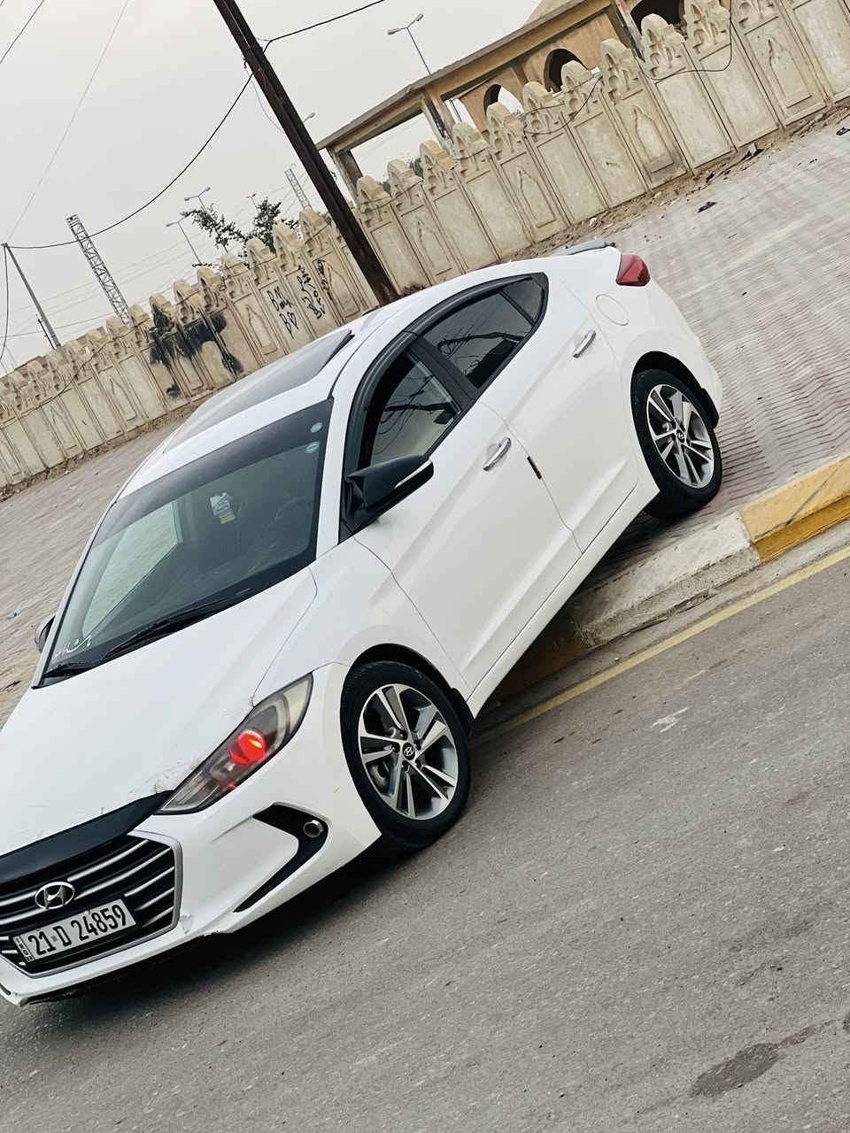 سلام عليكم انترا 2017 فول مواصفات ثلاث انضمه قيادة سيارة ماشية 174 مكان السيارة تكريت سيارة كفالة مابيها بس البارد الي مئشر عليه السعر 152وبيه مجال   *********** مكلف بل نشر
