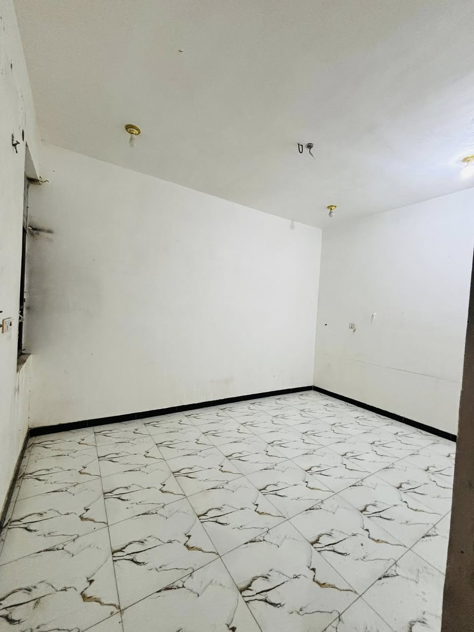 سلام عليكم
بيت لل ايجار 

مكون من ستقبال وغرفه. ومطبخ 

المكان حي الفداء قرب المدارس

رقم الهاتف ‭0783 010 5238‬
