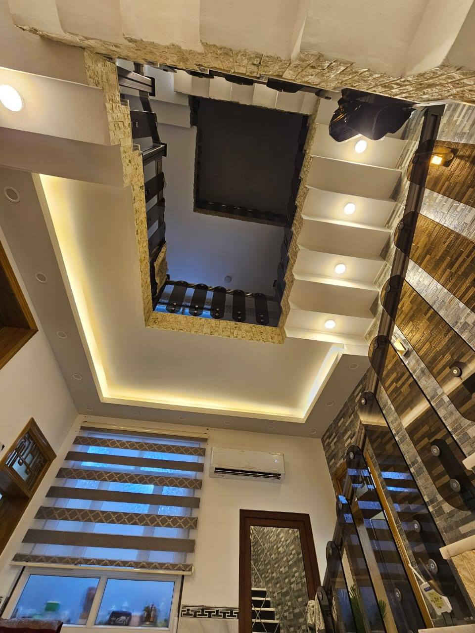 مكلف بالنشر ✋🏻
السلام عليكم للبيع  
بيت بملحق الاسرة مساحه 130متر 4غرف نوم واستقبال وصاله 3مجاميع صحية ورضيعه مرمر تركي ولبيت كله وجدران بورسلاين طابق اول وطابق ثاني كل جدران بورسلاين شرط شغل درجه أوله مواد وعمل موجوده صور للبناء من لساس لحد ما كمل مخطط كامل شرط تراوي شركه هندسيه لا اكو شي بل بناء مو فول درجه أوله اطيك لبيت بلاش للاستفسار اتصل على رقم صاحب البيت السعر375 وبي مجال *********** اقرب نقطة داله للبيت مستوصف حي الأسرة ومدرسة حيفا للبنين
