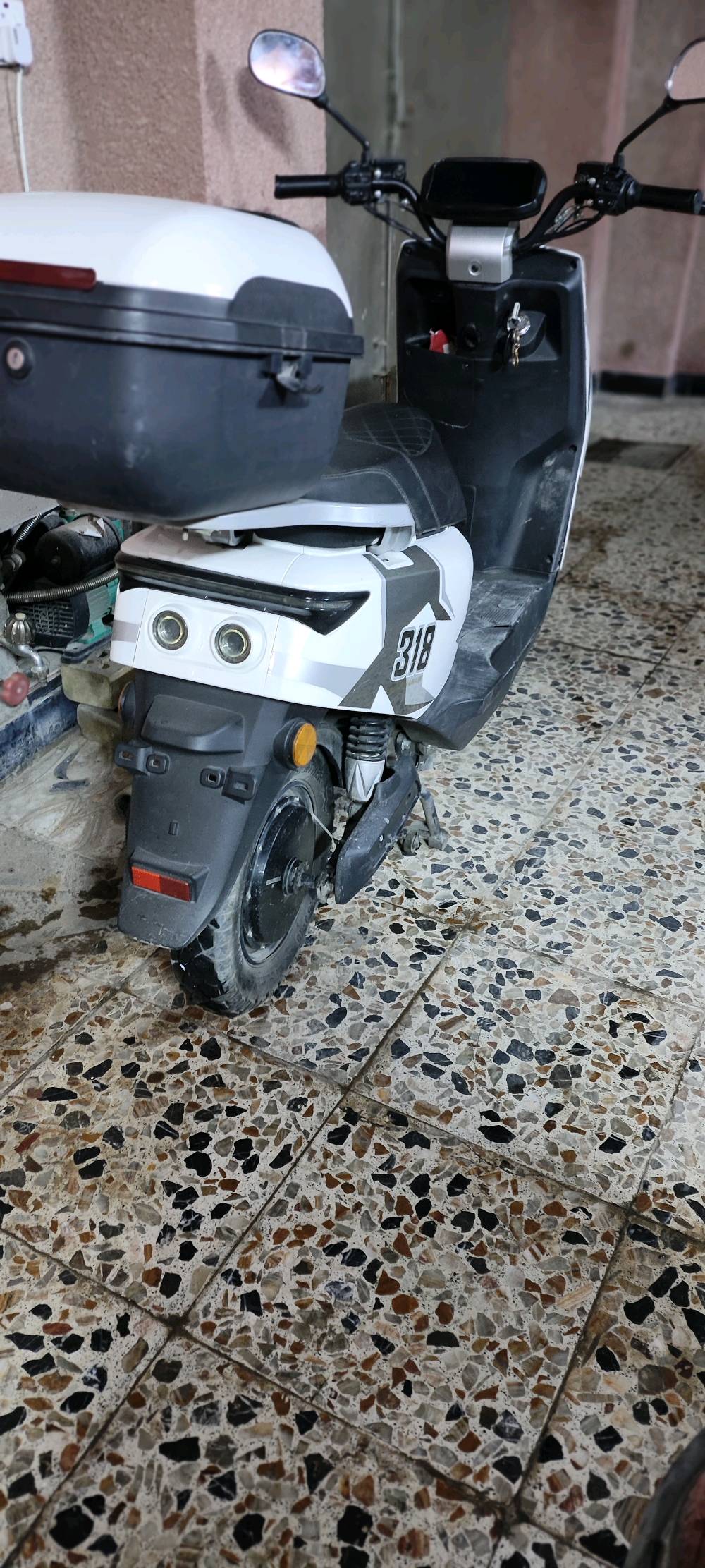 دراجة شحن 318
ملف 3500 
V72
سرعه 75 
نظام r
عالي ناصي 
كلشي شغال بيها ما بيها اي نقص 
مكاني بغداد الشعب 
سعر 650