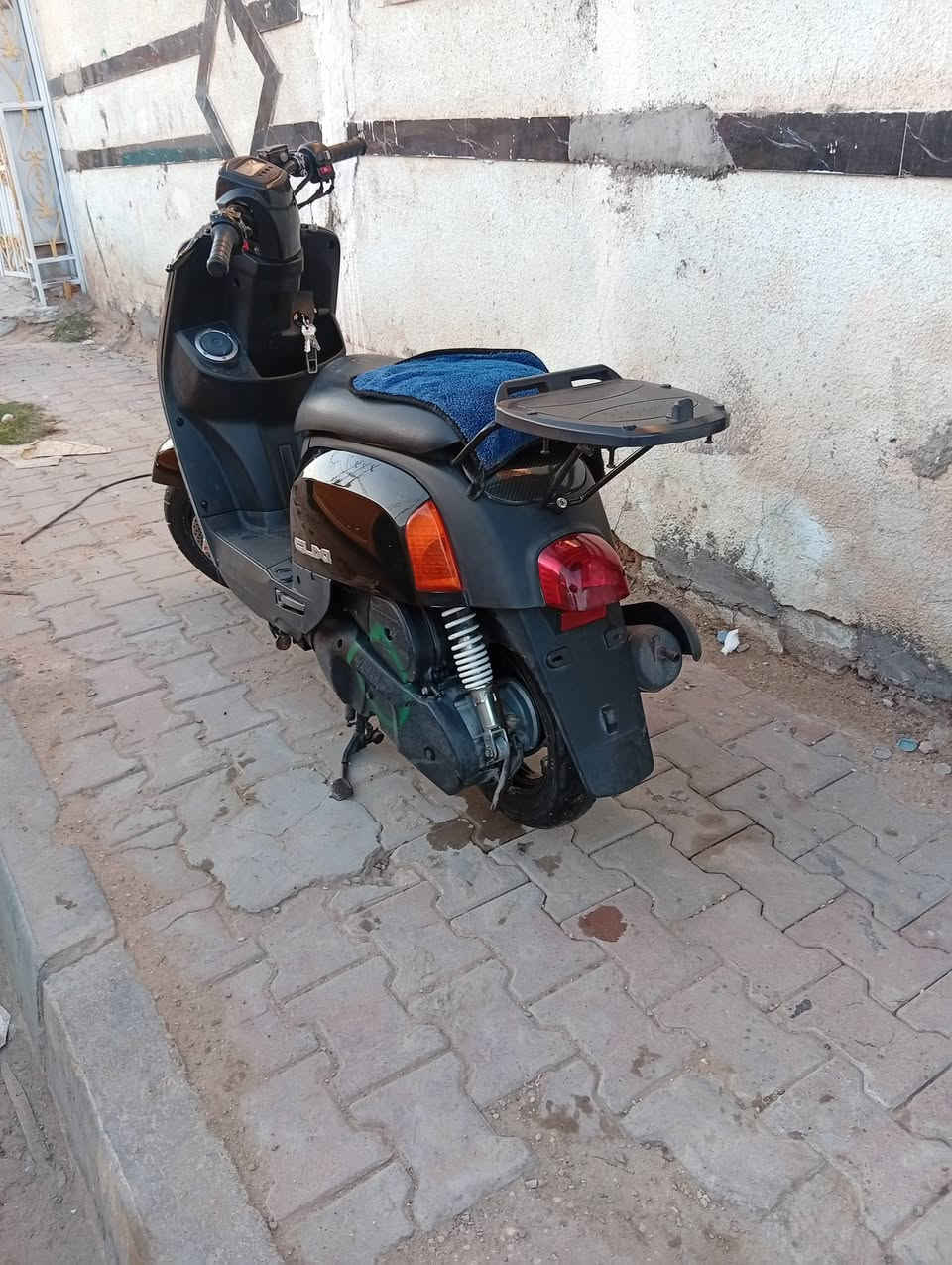 سلام عليكم ماكس بوليسي 
موديله ٢٠١٠ دراجه طالعه من المعرض صارله ٣ اشهر 
كفاله من طول الطول عله وضع البلاد مراوس او بيع 
بيه صدر تزويد وفج برنبو مكينه ناعمه وخير من لله سعر 
خاص ***********
