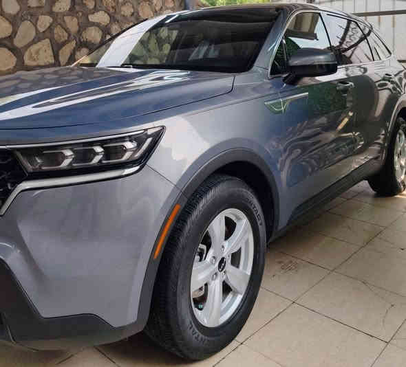 سورنتو 2023 وراد أمريكي مواصفات LX كلين كفالة عامة من الصبغ و الضربة حادث دعامية امامية فقط صور الحادث بالمنشور  مكينة 4 سلندر 2500 سبعة راكب ماشية 17 تترقم جميع المحافظات السيارة جاهزة ما بيها اي نقص السعر مناسب للأتصال ***********
