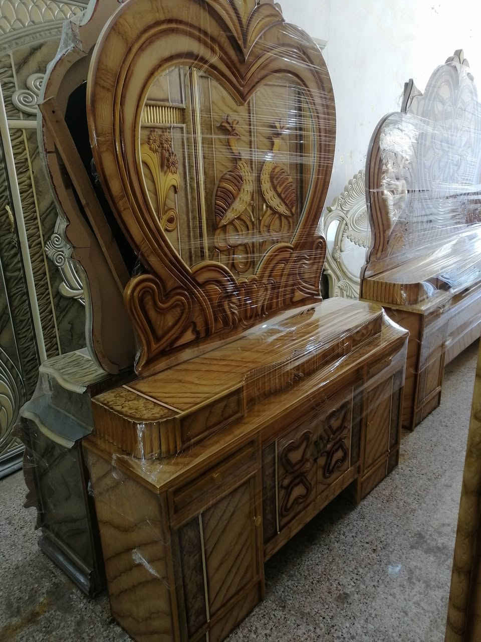 السلام عليكم غرفه للبيع ٦باب طابقين توصاه صاج صبغ حراري نظيفه السعر 850 الف وبيه مجال العنوان بعقوبه كاطون الرازي شارع ابو رباح قرب مرطبات لسيد مزاد ابو كرار الغريباوي ***********
