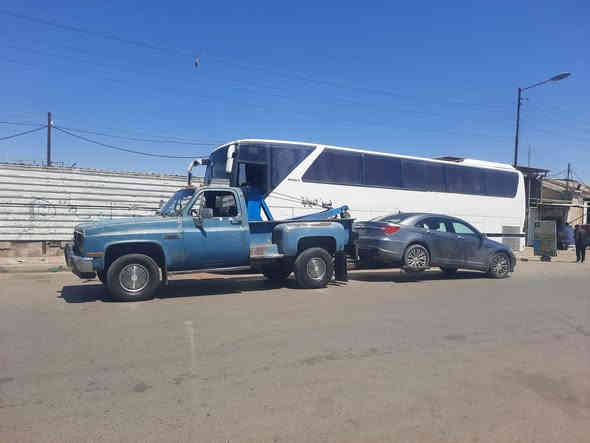 السلام عليكم حبايب
شوفر اليت البيع  مديل ٨٠
مكينة ٣٥٠ جديده كير ٤٠٠ جديد 
صدر جديد سيارة جاهزه 
رقم انبار بسمي سنوية صاقطه صارلها سنة تحويل مباشر 
السعر ٤٠ وبيها مجال قليل
مكاني بغداد البياع 
***********
