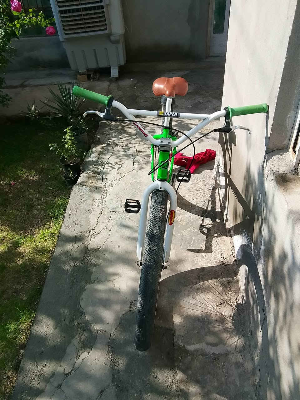 السلام عليكم للبيع السعر 175العنوان اسويب باسكل BMXحجم 27 ونص رقمي واساب *********** تعال خاص وتدلل😀
