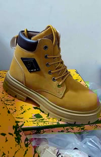 بوت نسائي رجالي • بكعب طبي • مقاسات٣٦-٤٠