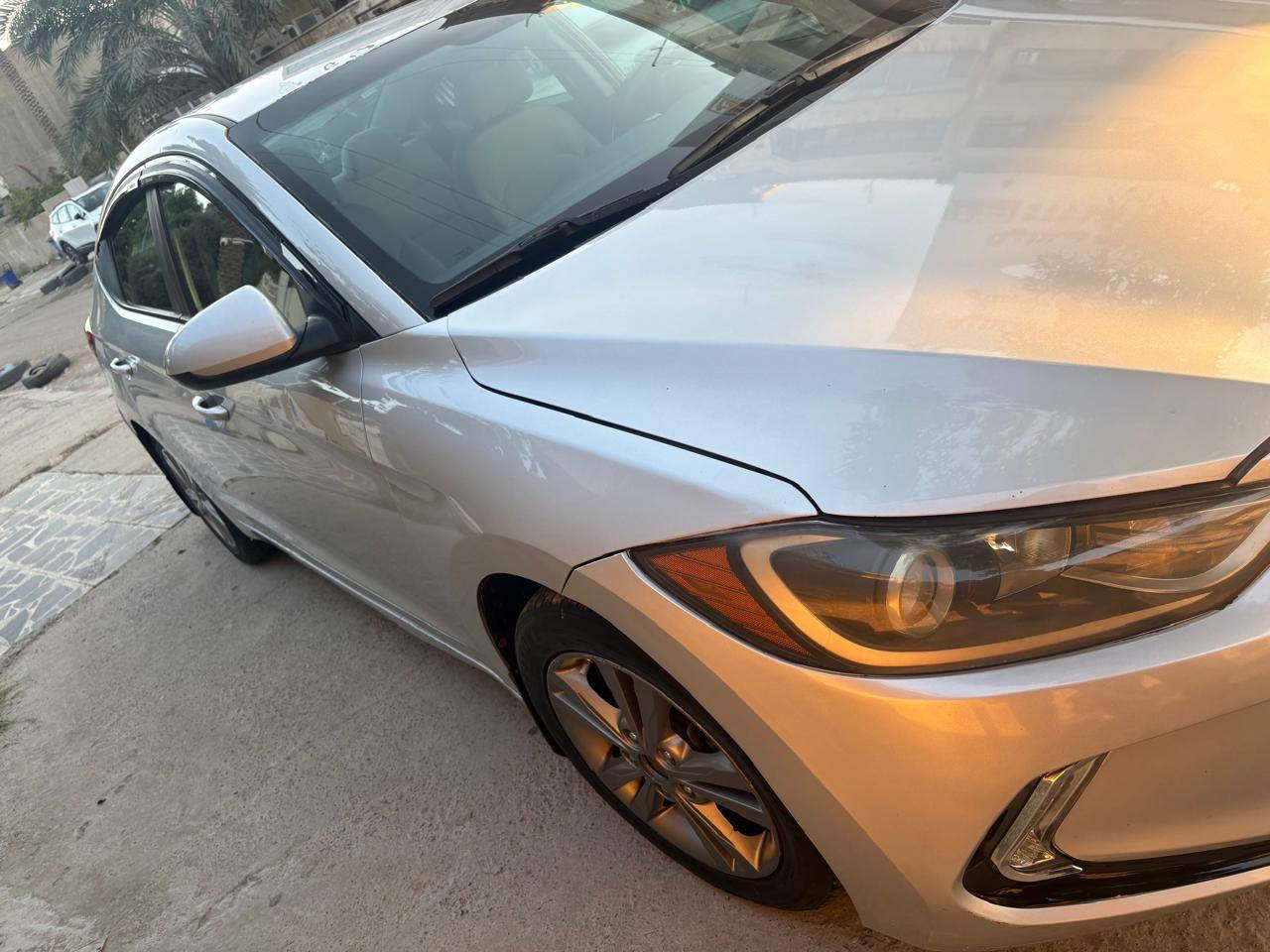 السلام عليكم
النترا ١٨ امريكي للبيع 
نصف مواصفات 
محرك الفين دوش 
مود درايف 
صور الحادث مرفقه 
السعر ١٢٠ وبيها مجال 
مكاني بغداد القادسيه 
***********
