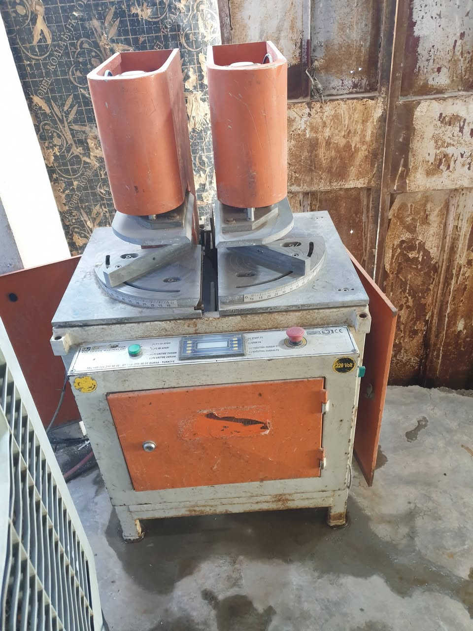 مكان pvc لبيع ثري فيس نضيف ***********
