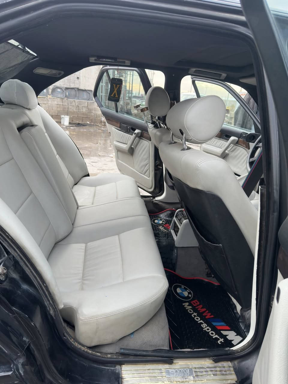 السلام عليكم من رخصة الادمن
BMW E34 530i V8 اصل 
موديل 1992
سيارة مشروع وطني والسيارة احلى من الصور شرط ترايك وين ميعجبك كير وميكنة حاوية مصار فتره من شادها عالي ناصي كله LED سوارات متغيرة بل تلفون بيه اكثر من85 لون وصلايب كشنات كهرباء دعامية الخلفية ام بس يحتاجله صبغ مشودة كفر بس يراد اله صبغ ماعندي مجال اصبغ وبيه ضربة بل جاملغ الخلفي مواصله لا للجنطة ولا للغد عكس السايق وصدرها تعبان اني جايبة بس مشادة بل جنطة تبريد وياه السويج نقص فقط تخم تاير مكاني صلاح الدين قضاء بلد 
***********
