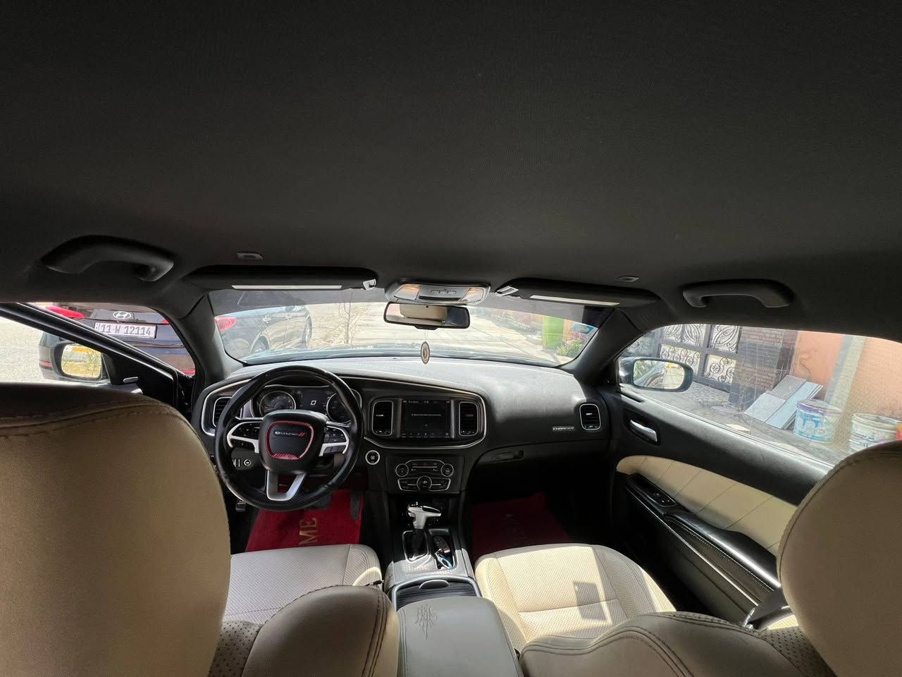 جارجر 2018  كندي كلين فقط بارد بيها موضح في سونر
الون اسود على رصاصي غير محدد
تخم تاير جديد
كير محرك مكفول
تبريد مكفول
بوليش كل السياره
موصفات sxt
شاشه كبير كار بلي

سستم صوت الباين
كامره دواره 
حساس خلفي
رقم انكليزي جديد سنويه و هزه جديده السياره ب اسمي
باتري جديد 
بلكات يم الياس جديد
فيت بم و المساعد و فلتر جديد
دسكات امامي جديد. 
صارلي اقل من شهر سويتلها ادامه
سياره بيهه جراد بل قماره وبنيد شي قليل 

لاستفسار واتساب ***********
