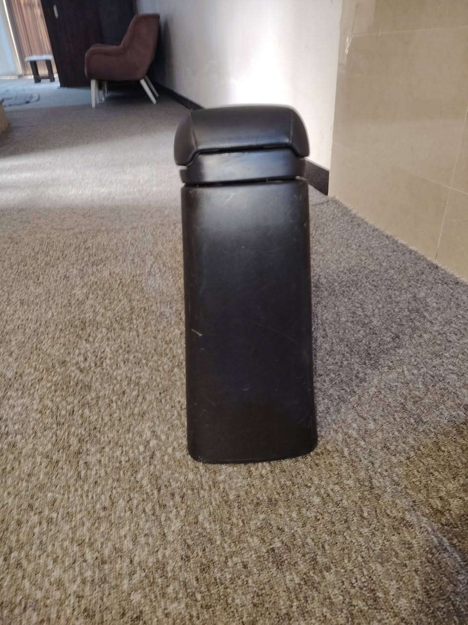 السلام عليكم تجوة اكسنت بلادية ترهم من ١٢ إلى ١٧ سعرهة ٥٠ الف والمري جانبية كهربائية جدد اصليات سعر ٣٠ الف للاتصال *********** بيه وتساب
