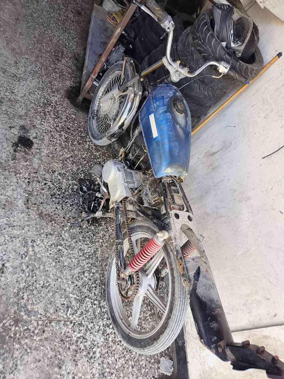 اسلام عليكم اخوان ابيع غراض تفصيخ شاصي وياله مكينه نقصه بس ولف و بستم كلشي ابيع تفصيخ وذا ضلع ب150 قفل 
مكاني بغداد زعفرانيه
رقمي ***********
