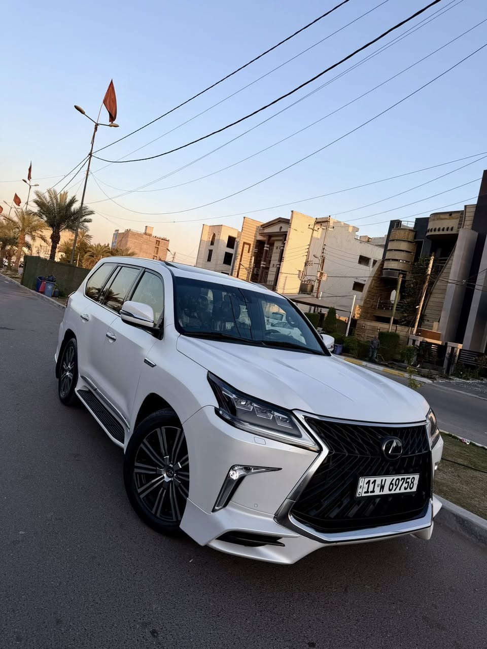 السلام عليكم لكزس للبيع موديل 2019
رقم بغداد باسمي سنوية نافذة لغاية 2030 

سياره مكفولة كفالة عامة بيها كرت تكحيل فقط 

مغلفة ppf طافي ضمان 10 سنوات من شركة nano shiled

فول مواصفات داخل احمر مواصفات كورو 

ممشة السيارة 75 الف Km 

السعر 65 الف دولار جوه السوك 

السيارة جديدة وعلى وضع الشركة 

عليها ادامة كاملة بشركة SAS 

عنواني بغداد حي الاعلام ***********
