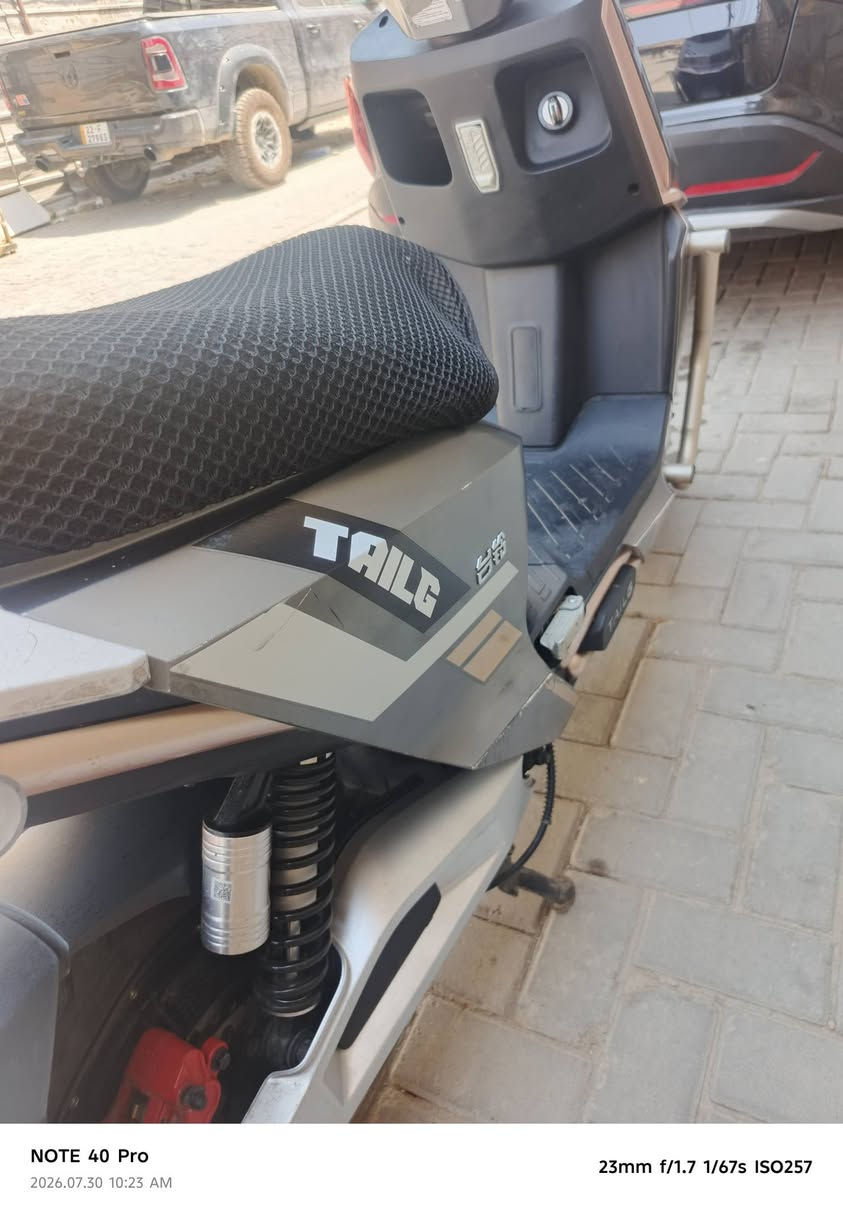 سلام عليكم دراجه شحن كلش نضيفه بطاريت ملف بس كم شخط سعر 850 بغداد شارع حيفاء ***********
