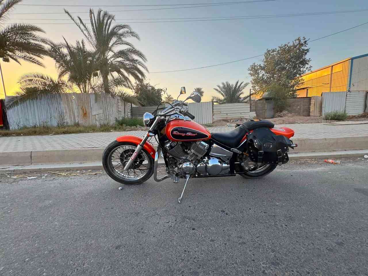 السلام عليكم شباب 
ياماها دراك ستار 400cc بدون رقم فقط اوراق كمركيه استنساخ ، والمكاتبه بأسمي ، الدراجه كشرها نظيف كلش وبلادي وكهربائياتها عل وضع الشركه بالاضافه محركها نظيف وما متعبه ابد وماشيه بس (12الف) عليها درع امامي وجنط وصالنصات رياضي وياهن كاتم ، سويتلها ادامه كابريتر وبلكات 

عليها ملاحظات : دبل امامي ينضح شوي وما يأثر ابد ، وتحتاج كلجات ، الشوته ناقصها برغيين تثبتها

سبب البيع:
طالب سادس

مكاني بغداد-الزعفرانيه

رقم الهاتف:*********** 
 واتساب فقط

السعر 13 ورقه وبيها مجال|

