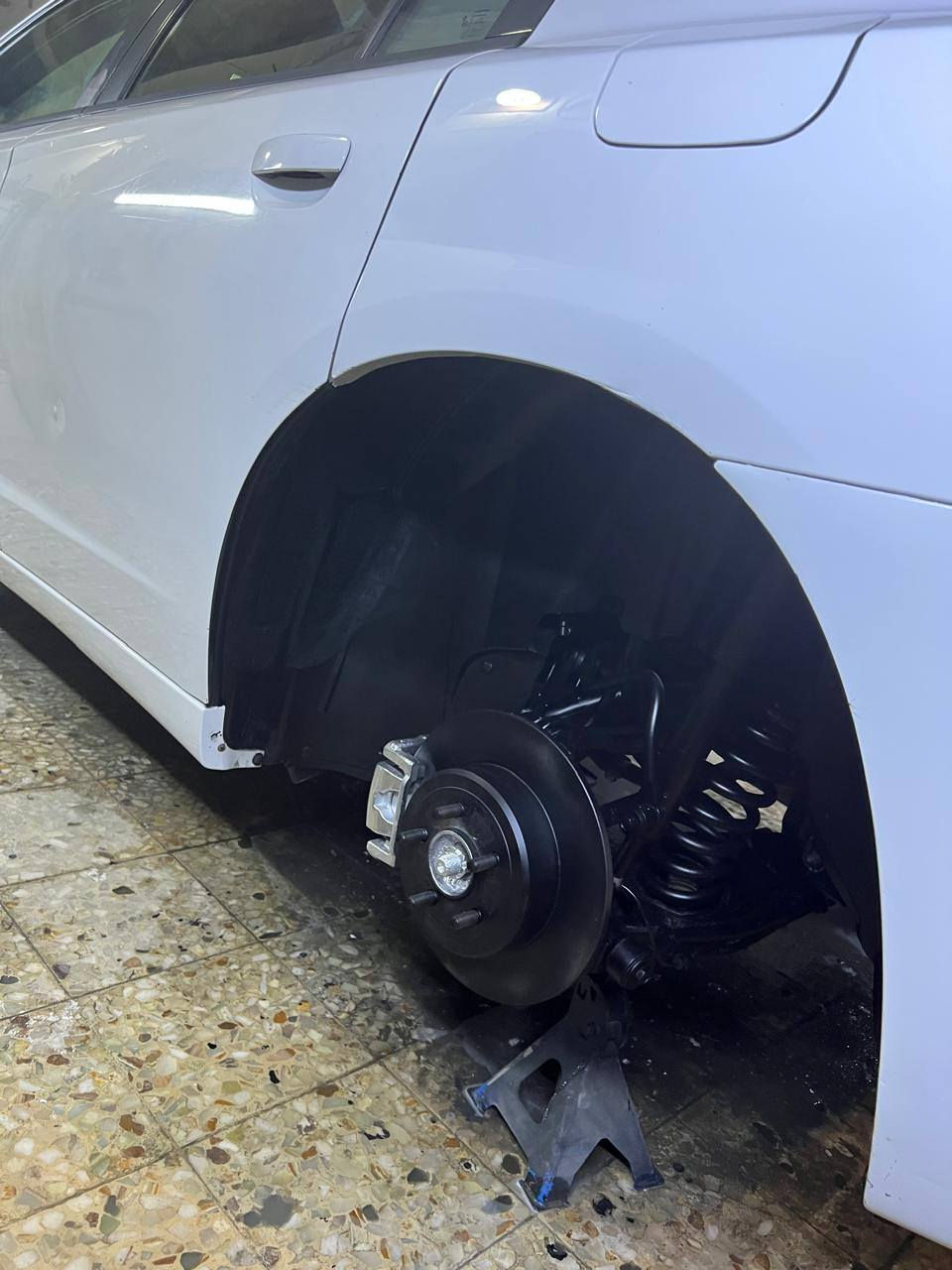 السلام عليكم جارجر موديل 2011 كندي كفاله عامه رقم بصره انكليزي  بسمي سنويه لغايه 2028مكينه وكير جدد 3600 كهربائيات تبريد تخم تاير كله بلكارتون مكفوله من الضربه والصبغ والتبديل والعيب الشرعي السعر 145بيهه مجال حك الجيه مكان البصره ابي الخصيب حمدان *********** البصرة, العراق
