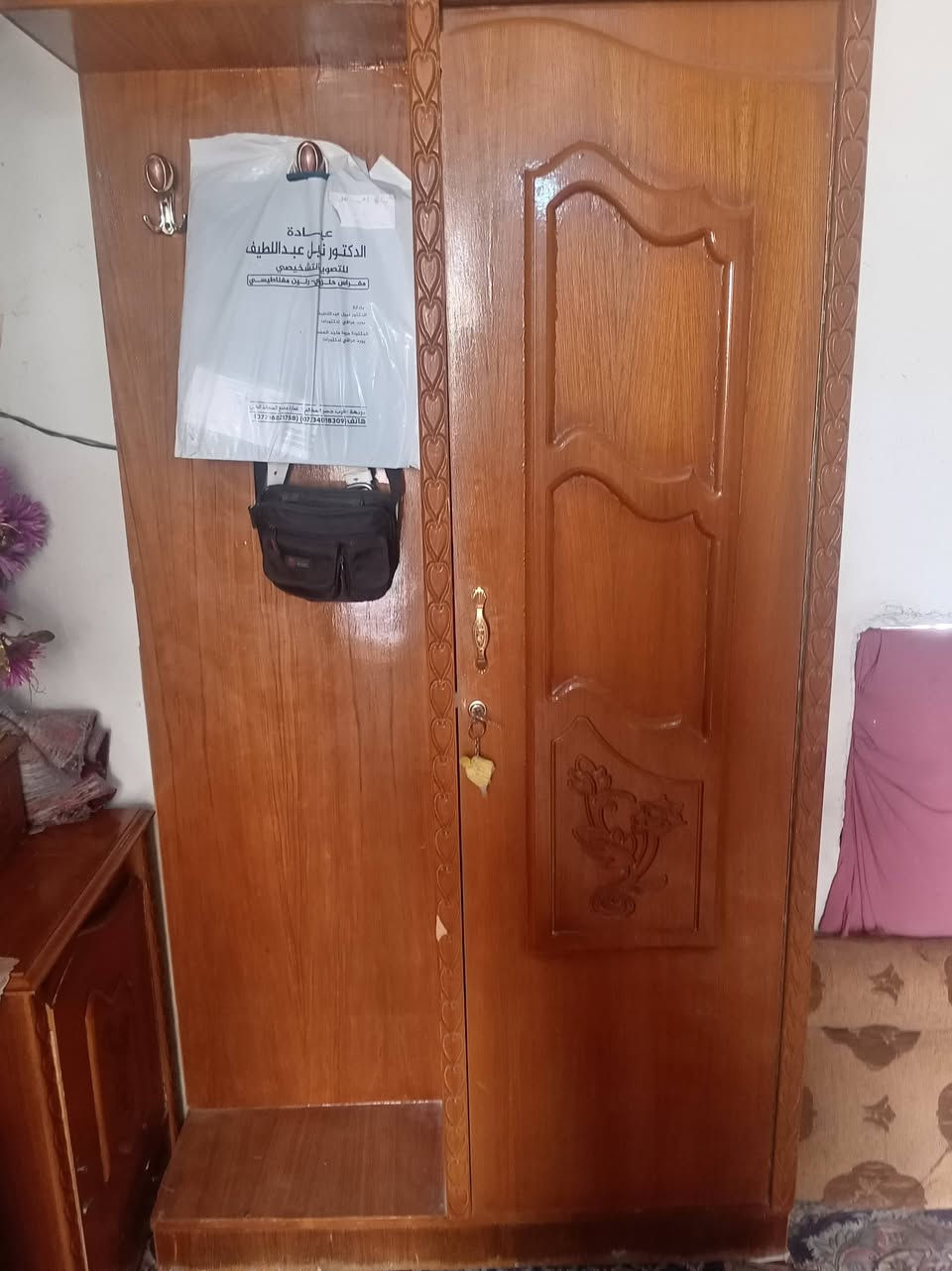 غرفه عراقيه مستخدمه مكان البصره خور الزبير السعر ٦٥٠ رقم الهاتف***********
