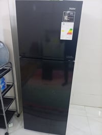 ثلاجة Haier استخدام 7اشهر وصل كدامكم والسعر  للبيع بسعر 375 الف مكاني ...