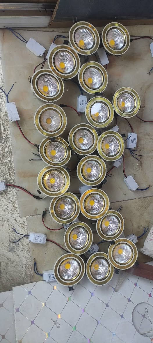 گلوبات للبيع مال سقف ثانوي شمسي
اصليات شغالات استخدام قليل 

متحرك قياس من الضهر 8سانتيم وجه 11سانتيم 

ابيعهن شلع 20 قطعه 120الف وبيهن مجال 

رقمي *********** بي واتساب عنوان بغداد جديده خلف البريد
