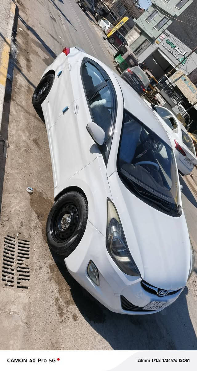 النترا خليجي 2013 مكفولة من الضربة بيها صبغ اثر تكشير والسونر مرفق ويه الصور مكينة 1800 السيارة مكينة كير خير من الله صدر كله جديد تدفه وتبريد كله شغال مانقصها برغي واحد السيارة جهازه من كل النواحي بكاني بغداد الدورة بنهاية شارع 60 السعر 113 وبيها مجال ***********
