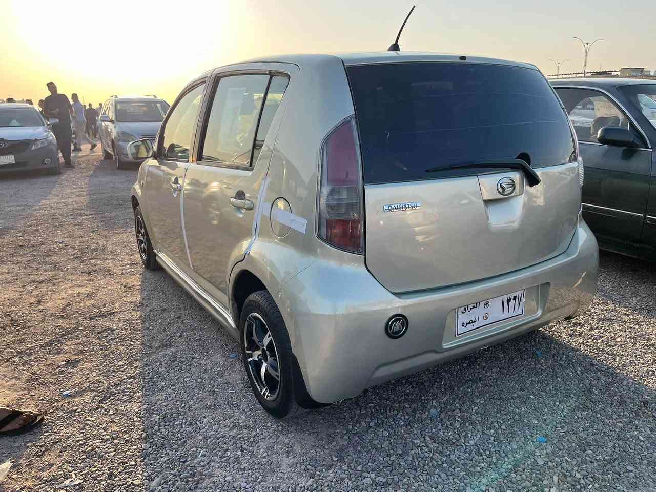 السلام عليكم سيارة دهادسو 2006 السيارة محرك وكير كورلة بحالة جيدة تبريد شغال حدادية حلوة كهربائيات كلها شغال السيارة حلوة وكاعدة ما بيها ضربه بيها صبغ مكانات ابيت حزام سنوية عاج رقم صدامي منتهيى بل ٢١ راعيها فوكاها تحويل ثاني يوم السعر 40$ وبيها مجال للشراي للبيع او مراوس مكاني البصرة المشراق الجديد ***********للتواصل واساب او اتصال ما متواجد بل فيس البصرة, العراق
