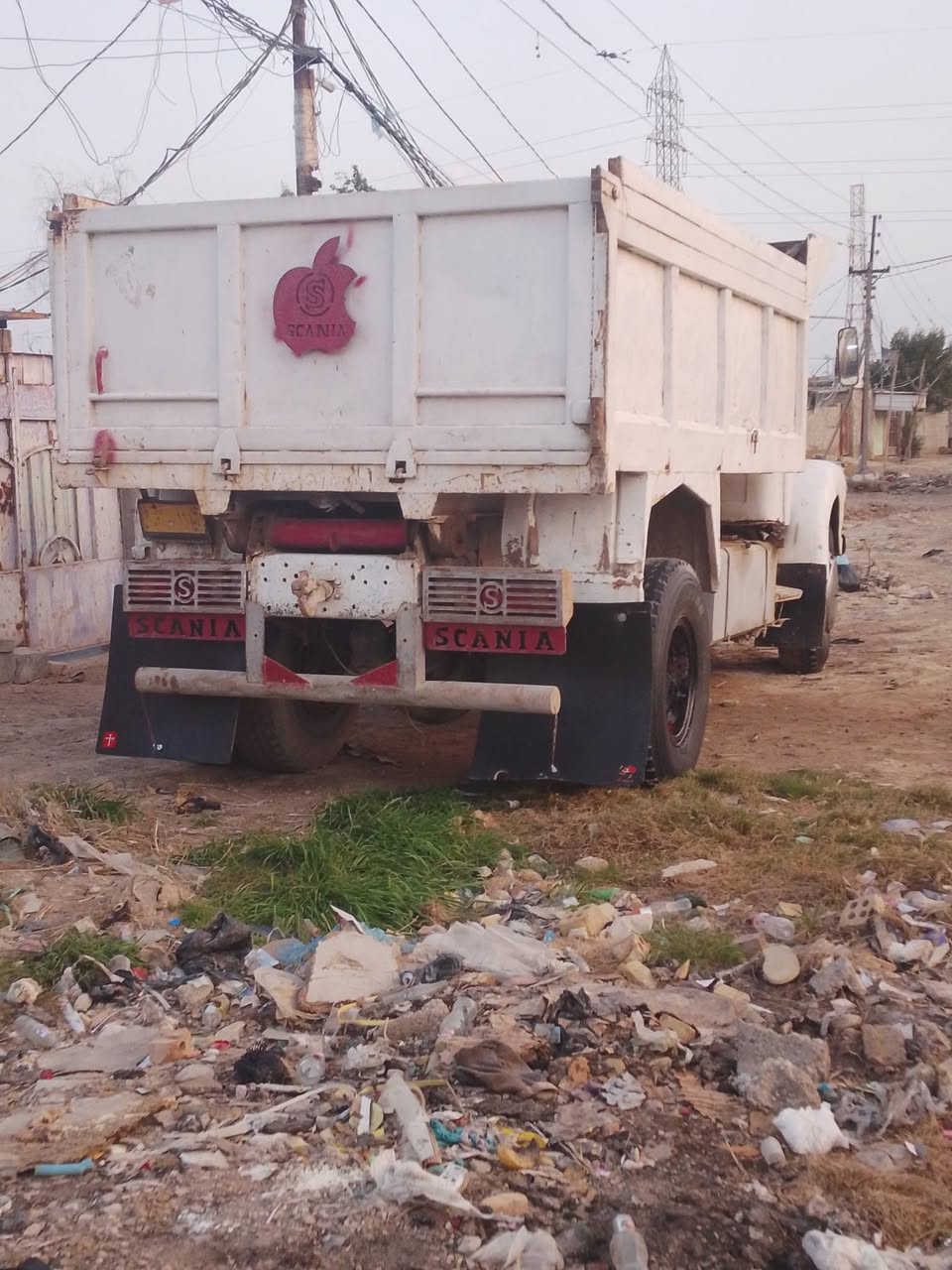 سلام عليكم سكانيا 111للبيع موديل 79مكينه سوبر كير5ب5اكسن خفيف سياره بلاديه برماخ كلها رقم التلفون ***********
