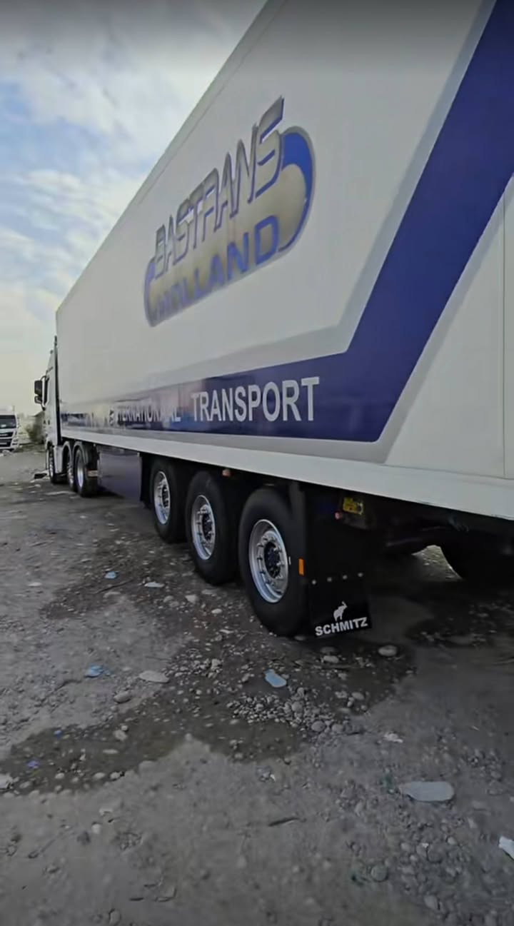 عربانه للبيع شمتز 2011 مو حفره
رتفاع ستندر 265
سمك5
دنكيرين رفاع
تخم تاير 
تخم جوبلس
صندوك عبار
جهاز sl200e ابو الوركه
غاز 404
السعر (190) ورقه وبيه مجال للشراي
اتصل *********** واتساب
