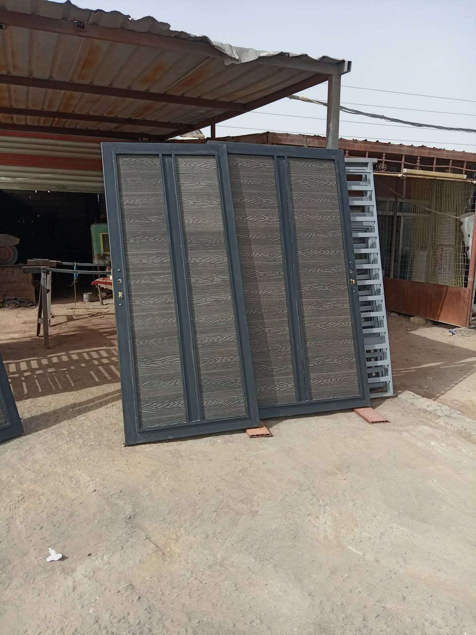 محل حداده السالمي لبيع الأبواب والشبابيك ومحجرات .. المكان... الشارع العام.. قرب سيطره ال جروخي للاستفسار الاتصال على الرقم *********** 🌹
