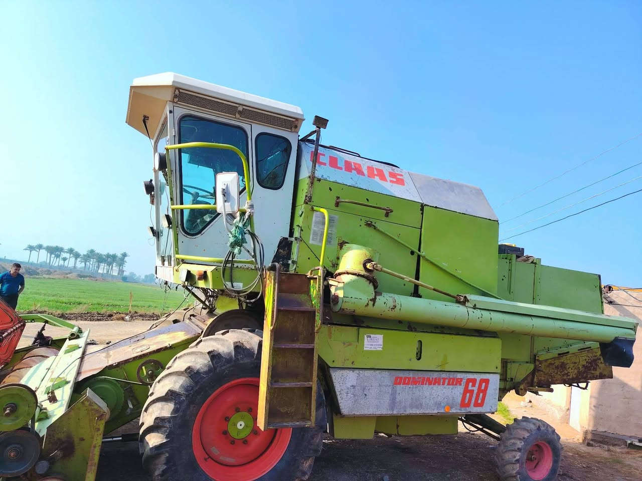 السلام عليكم ورحمة الله وبركاته  حاصده كلاص للبيع منفيس ما مسجله موديل ٨٦العنوان   بغداد  تفاصيل اكثر  ***********السعر  ١٠مليون
