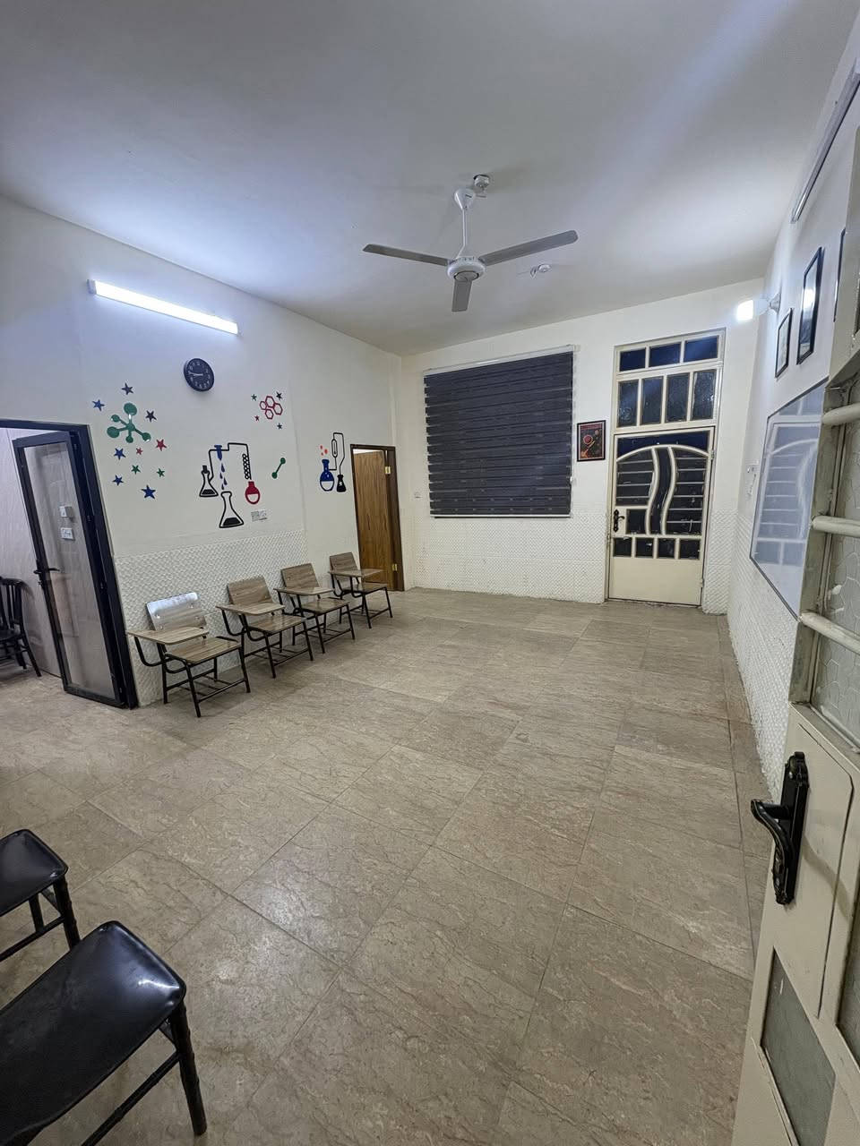 معهد تدريس لايجار الموقع شارع مطعم النور قرب مكتبة اسمر نفس البناية طابق ارضي
االاستفسار ***********
