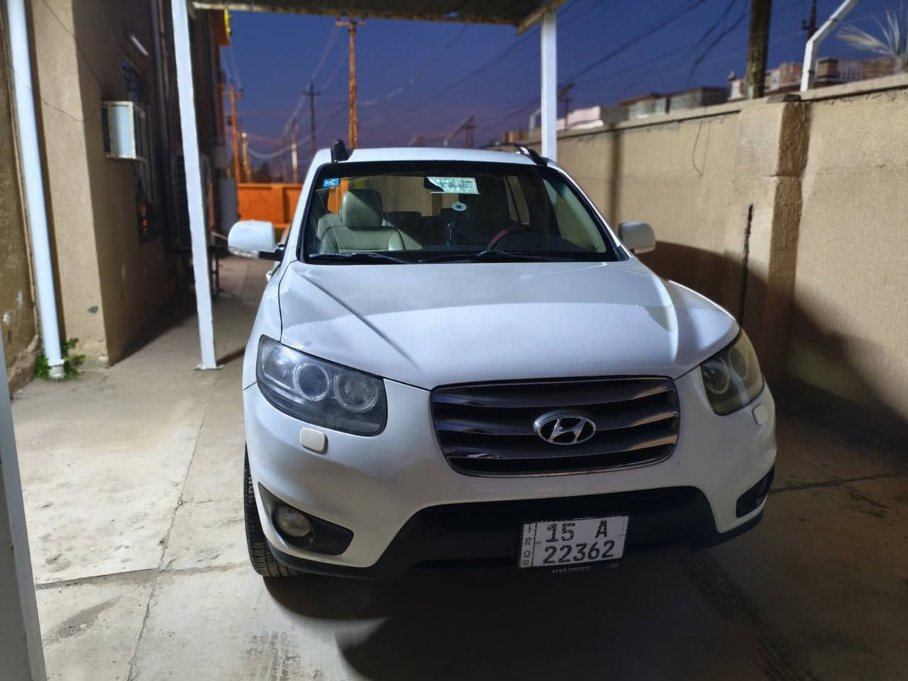 عندي  سانتافيا 2011 خليجي مكفول عدى شوي بارد باب السايق من جوه وحك شبر بجاملغ يم البك الخلفي بأسمي 6سلندر مبدل جديد مال حاويه دفع رباعي اربع بصمات فول الفولل
السعر 165قفل
واذا اكو مراوس حسب القناعه***********
