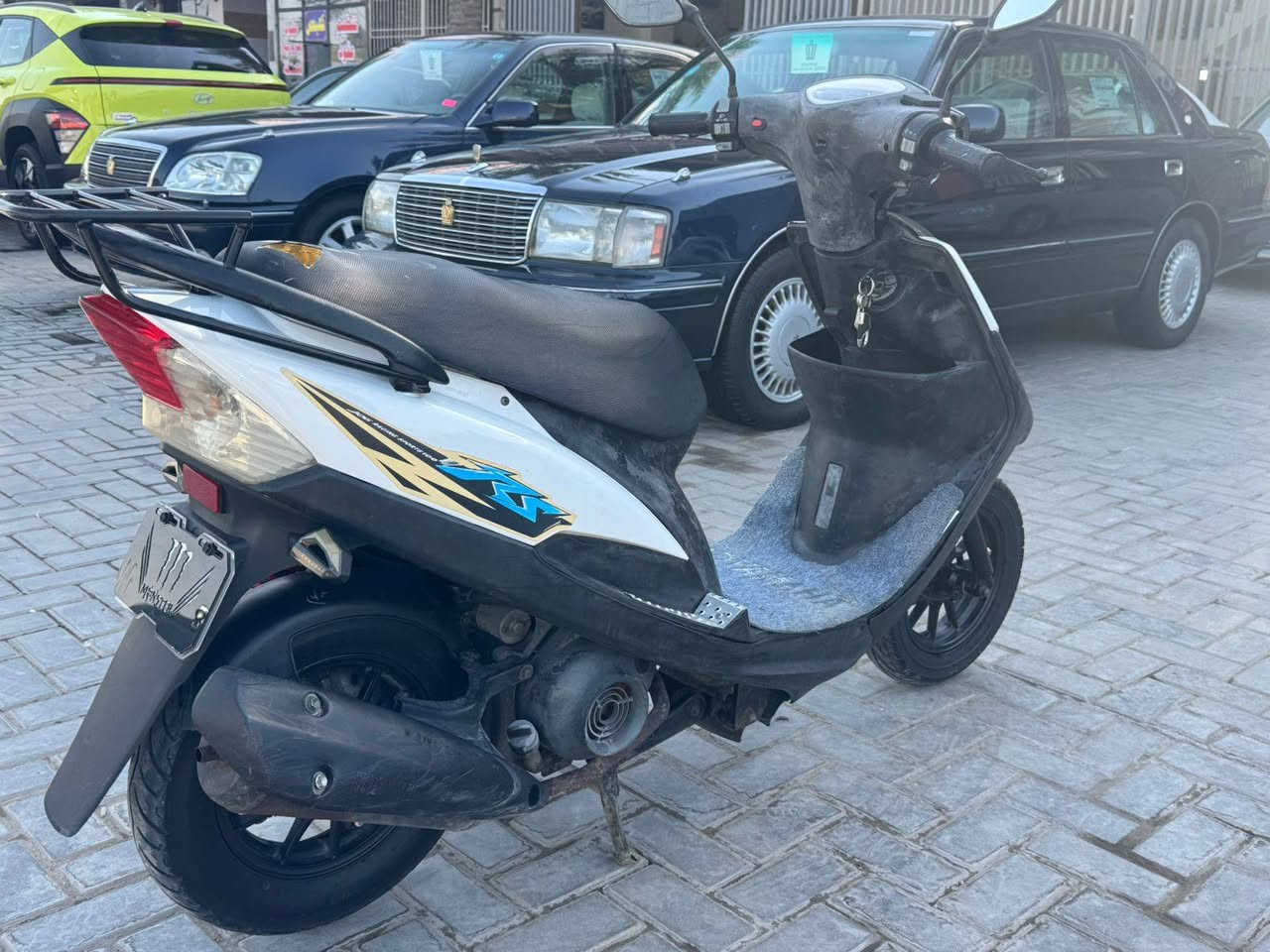 سلام عليكم درجة ماكس عدلة للبيع دراجة نضيفة تايرات جديد ويل كاب تجفيت جديد عند الفيتر ابو الكبر السعر 700الف العنوان ام الكبر و الغزلان قرب افران الزهراء للستفسار الرقم *********** يوجد وتساب
