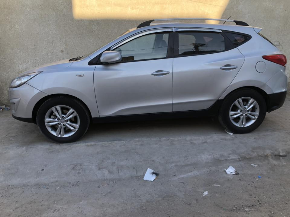 توسان لبيع 
موديل. 12
كفالة بس مكان الكص فقط
سيارة جاهزة مكينة وكير حدادة تخم تاير 
السعر 55
الاستفسار اتصل على الرقم 

مكان البصرة ***********
