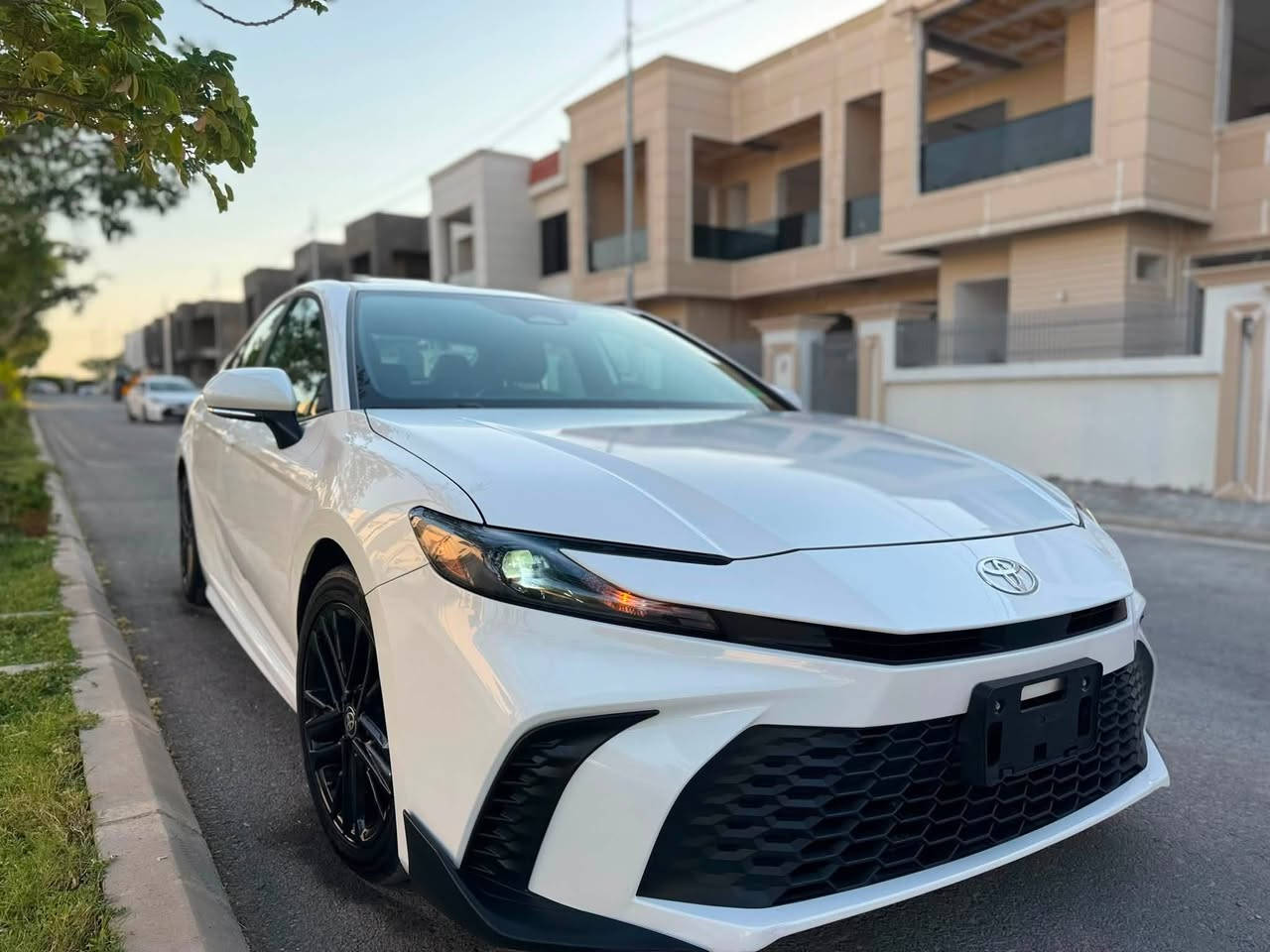 سلام عليكم للبيع فقط بدون مراوس تويوتا كامري ٢٠٢٥ وارد امريكي هايبرد موصفات se بلاص فول     موصفاته معروفه و٢ بصمه بلادي وياها  ماشيه ١٠ فقط ميل سياره تجي بجم كبس بدون ايرباك بيها  تبديل الصندوق فقط بدون دواخل والباقي مكفوله رقم شاصي وسونار مرفق مع الصور  سياره جديده جدا مال جناي بدون رقم يترقم شمالي فقط ٣ اشهر وياها  مكان ديالى خانقين ***********
