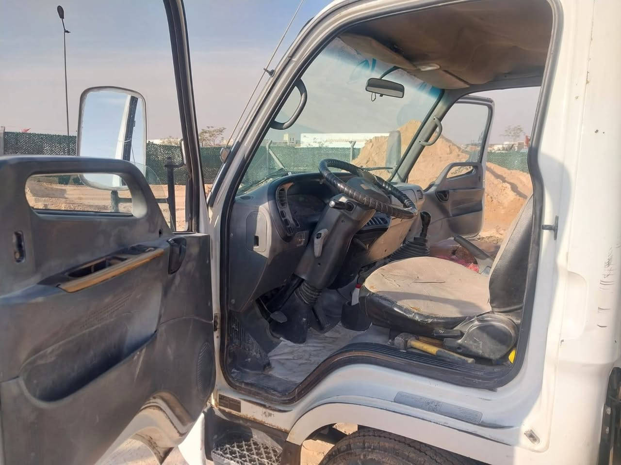 للبيع كنتر هونداي للبيع
موديل 2010
سنويا ل27
 مكينه 3600
رقم الهاتف 
 ***********
