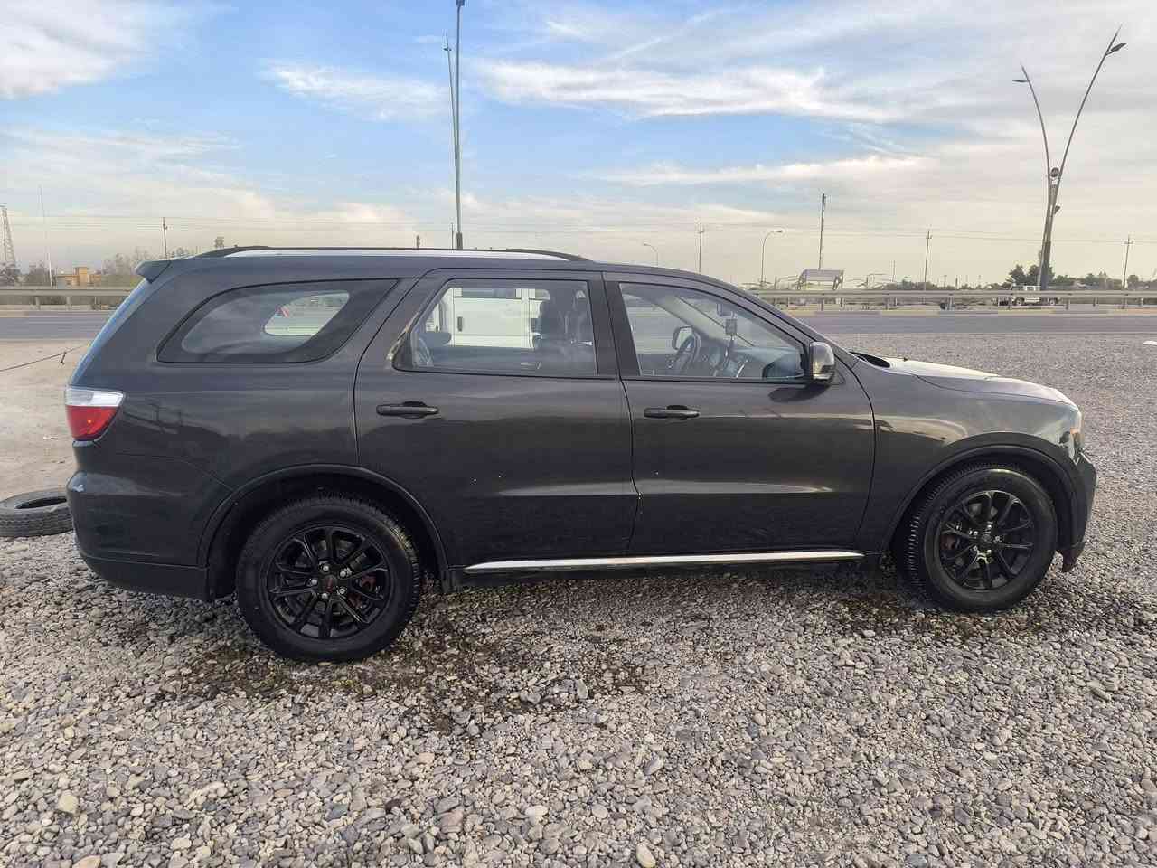 دورنگو /11 بغداد رقم دولي  هزة جديدة بصمة .تشغيل عن بعد .كشنات خزن مومري  .مقاعد  خلفية كهرباء قلاب. كامرة حساسات. شاشة تدفئة كشنات اشاير بل مري.كشنات كهرباء .باب خلفي كهرباء شفط.تحكمات ستيرن.منظومة غاز (80 ) حلقي خارجي مكان السبير.منظومة لايت زنون عالي ناصي ممتازة.محرك جيد گير حدادية طخم تاير.كشنات جلد .جاملغ امامي ايمن فقط..صبغ حزام اثر جراد بدون تكم وقمارة وبنيد مكاني بصره سعره137 ***********
