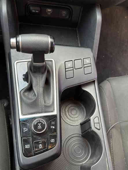 ⸻

📣 للبيع – كيا سبورتج 2023 نص فول

✨ دخول جديد – توها واصلة
🛡️ الإيرباكات سليمة 100%
📍 الموقع: بغداد

المواصفات:
 • تدفئة كشنات
 • رادارات
 • قيادة ذاتية
 • توقف ذاتي
 • حساسات

حادثها موضح ب الصور شويه من البنيد ومواصل للمحرك ع البلاد وصورة المحرك موجوده  

📏 الممشى: 65,000 كم
💰 السعر: 195 ورقة
📞 رقم الاتصال: ***********
